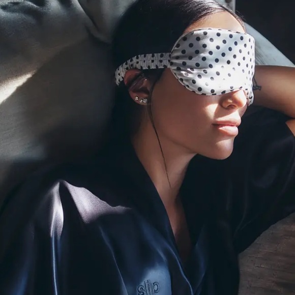 Slip Silk Polka Dot Sleep Mask Scrunchie Gift Set - Picture 3 of 9